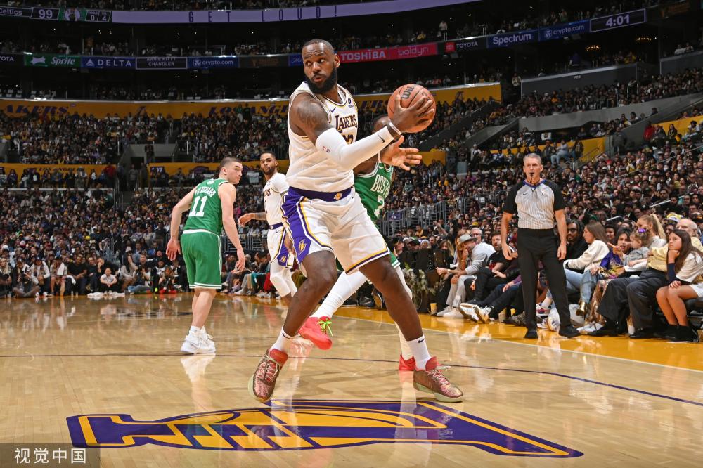 被球迷们津 被球迷们津